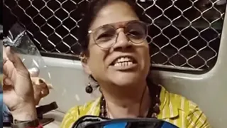Woman's Seat Hack In Packed Mumbai Local Train Goes Viral, Netizens Praise Unique 'Jugad' | Watch Video