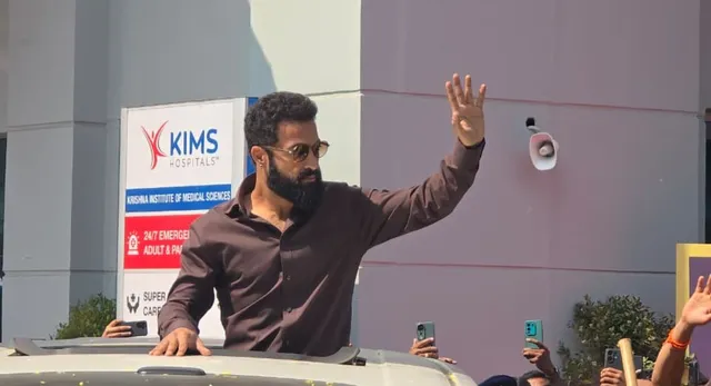 bengaluru-jr-ntr-fans-crowd-kims-hospital-inauguration-escalator-damaged-amid-chaos-video
