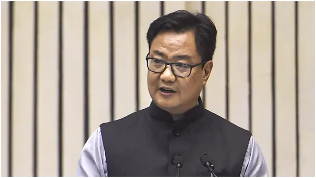 aankh-marta-hai-to-na-kisi-ki-aankh-ka-noor-hun-couplet-kiren-rijiju-goes-all-guns-blazing-at-rahul-gandhi-in-parliament-priyanka-hits-back