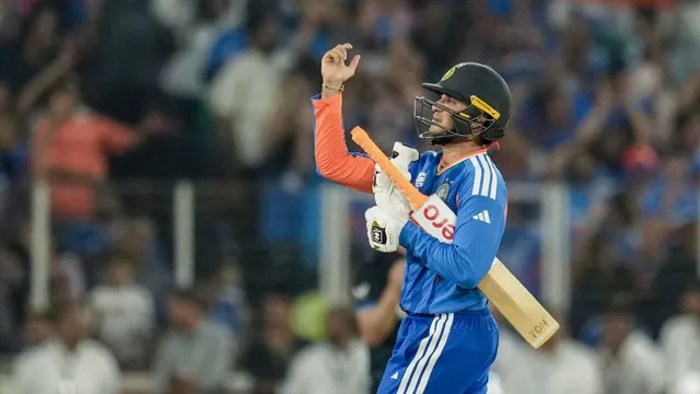 ipl-2026-anil-kumble-advises-abhishek-sharma-to-channel-virender-sehwags-unbridled-aggression-with-balanced-approach