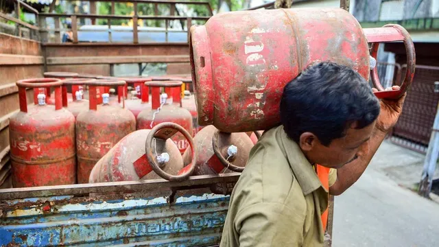 lpg-crisis-govt-increases-supply-to-50-sets-new-rules-who-will-benefit