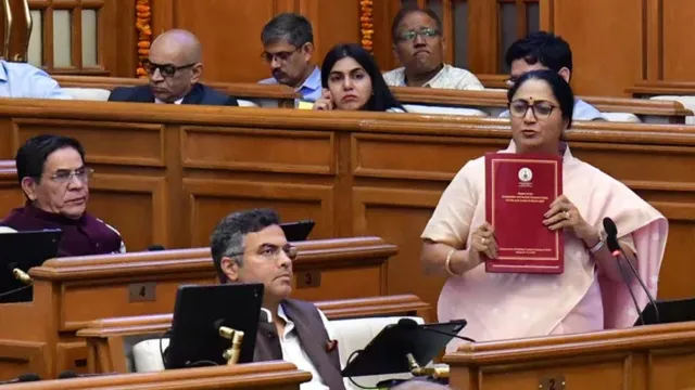 delhi-assembly-discusses-former-cm-kejriwals-sheesh-mahal-cm-rekha-gupta-says-cag-report-sent-to-pac