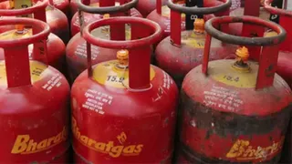 LPG Crisis: 459 Cylinders Seized After Police Raid At Gas Agency In Delhi; Owner Arrested For Illegal Hoarding