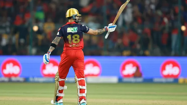 ipl-2026-virat-kohli-walks-the-talk-ravichandran-ashwin-lauds-stalwarts-unrelenting-passion-and-commitment