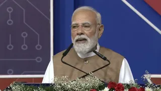 pm-modi-attacks-congress-at-gujarat-event-on-middle-east-crisis-says-political-vultures-attempt-to-gain-political-advantage