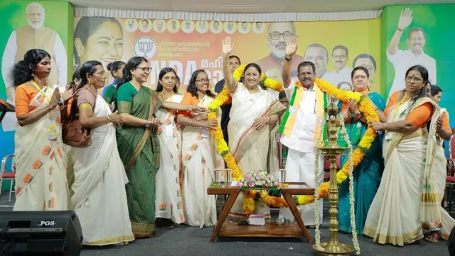 delhi-cm-rekha-gupta-joins-bjp-star-campaigners-in-keralam