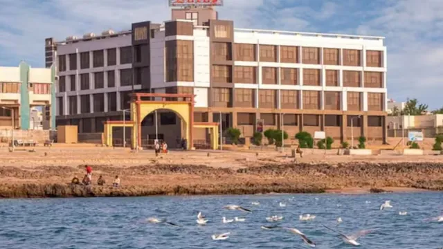 gujarat-hotel-in-gandhis-porbandar-gets-liquor-license-congress-slams-move