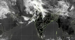 weather-alert-satellite-captures-1000-km-cloud-over-indiapak-imd-predicts-rain-in-key-states-check-forecast