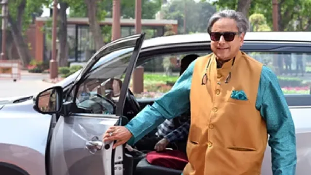 kerala-elections-2026-shashi-tharoors-convoy-attacked-driver-gunman-assaulted-in-malappuram-during-poll-campaign-one-held