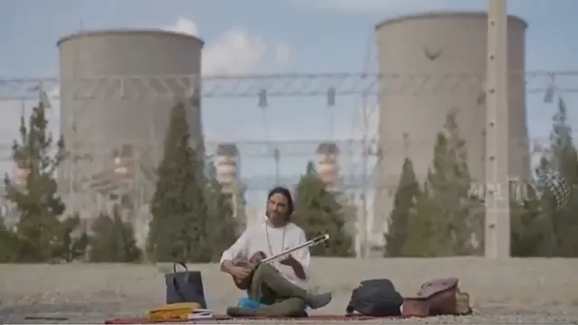 humanity-against-war-iranian-artist-ali-ghamsaris-heroic-performance-at-power-plant-after-trumps-8-pm-deadline-watch