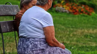 indianorigin-healthcare-worker-called-auntie-wins-rs-17-lakh-claim-in-uk