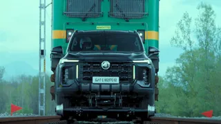MG Majestor Leaves Behind Land Rover Discovery By Pulling 406-Tonne Train; World Record Set