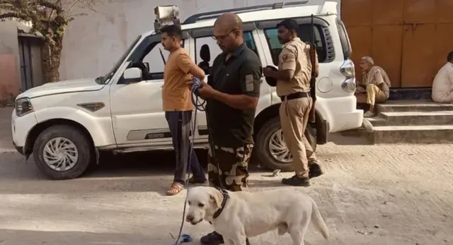 bihar-bomb-blast-explosion-during-darbhanga-gold-heist-probe-leaves-5-cops-injured-heres-what-happened