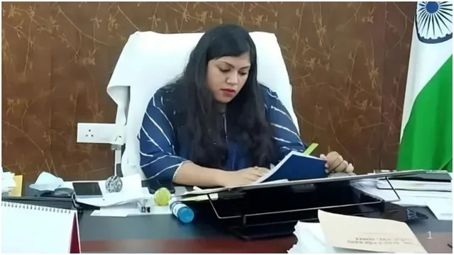 noida-workers-protest-engineer-death-in-pit-who-is-ias-medha-roopam-dm-under-lens