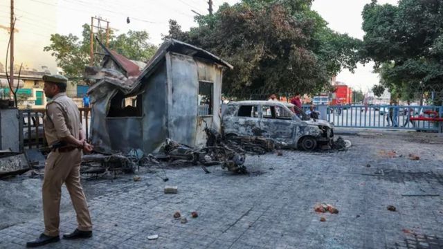 noida-workers-protest-violence-brewing-since-4-days-exposes-administrative-lapses-rs-3000-crore-loss-500-units-hit