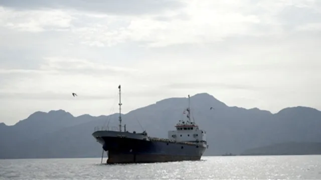 us-blockade-of-hormuz-may-cripple-iran-economy-tehran-likely-to-suffer-usd-435-million-per-day-loss-report