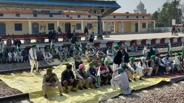 punjab-farmers-call-for-state-wide-rail-roko-protest-on-april-17-over-wheat-procurement-delays
