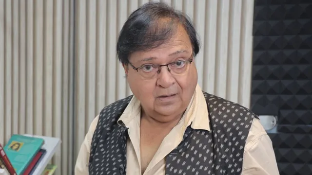 did-you-know-rakesh-bedi-would-visit-javed-akhtar-house-for-free-food-and-alcohol
