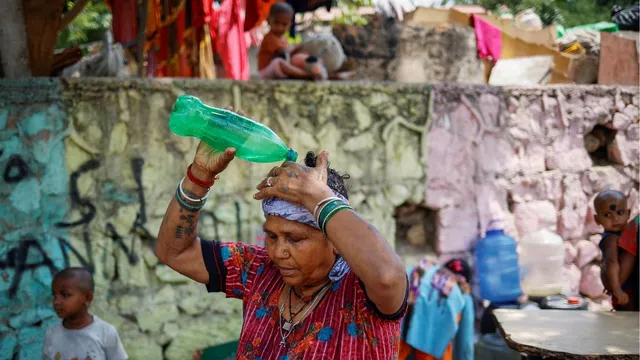 delhi-heat-wave-alert-imd-issues-orange-warning-as-temperature-hits-44-degrees-residents-urged-to-stay-indoors