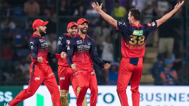 ipl-2026-devdutt-padikkal-josh-hazlewood-rcb-crush-dc-9-wickets