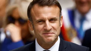 french-president-emmanuel-macron-reacts-to-king-charles-youd-speak-french-jab-at-trump-says-that-would-be-chic-what-it-means