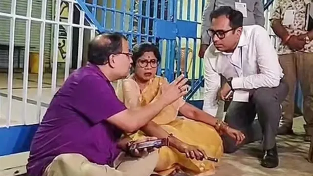 bengal-elections-2026-tmc-stages-sitin-protest-outside-evm-strongroom-says-ballot-papers-are-moved-eci-denies-tampering