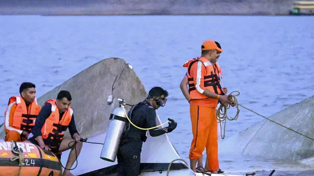 jabalpur-boat-tragedy-mother-son-found-dead-holding-each-other-9-confirmed-dead-probe-ordered-over-negligence-updates
