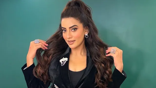 akshara-singh-finds-love-again-years-after-split-with-pawan-singh-says-no-one-can-live-without-love