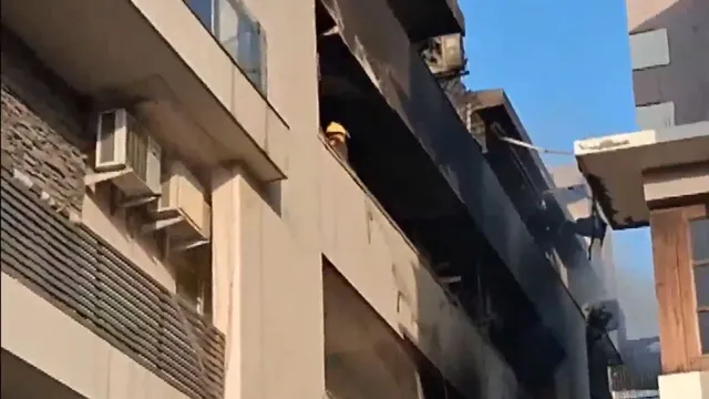 delhi-fire-deaths-injured-after-blaze-at-building-in-vivek-vihar-rescue-operation-breaking-news