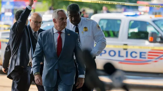 white-house-shooting-lockdown-after-shooting-just-before-jd-vance-motorcade-passed-video