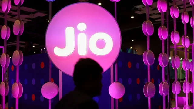 reliance-jio-rs-448-plan-offers-84-days-validity-at-rs-5-point-3-per-day-but-theres-a-catch