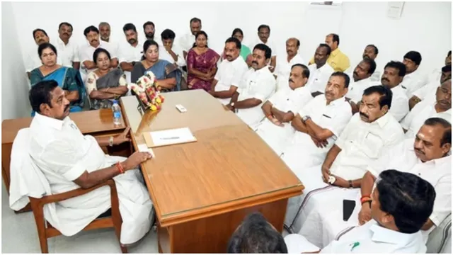 is-aiadmk-facing-another-split-scare-new-mlas-divided-over-support-to-tvk-govt-palaniswamis-exit-after-poll-rout