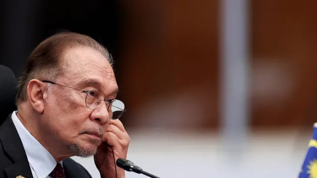 malaysian-pm-anwar-ibrahim-applauds-friend-vijays-historic-tamil-nadu-win