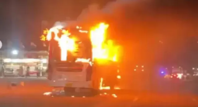 ujjain-fire-4-year-old-dies-as-intercity-bus-catches-blaze-on-agramumbai-highway-driver-conductor-flee-spot