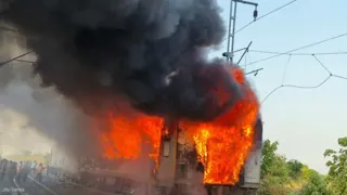 Rajdhani Express Fire: Two Coaches Catch Blaze In MP’s Ratlam, Delhi-Mumbai Rail Traffic Disrupted
