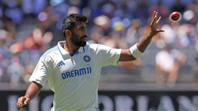 red-to-pink-ball-in-middle-of-test-match-icc-considering-radical-rule-change-along-with-coach-field-access-in-odis