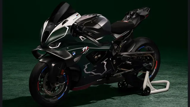 bmw-m-1000-rr-isle-of-man-tt-edition-unveiled-limited-to-115-units-globally