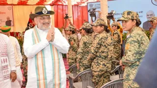 Amit Shah Applauds Women Personnel On Rajasthan Border, Outlines Rs 200-Crore Barrack Upgrade Project For BSF