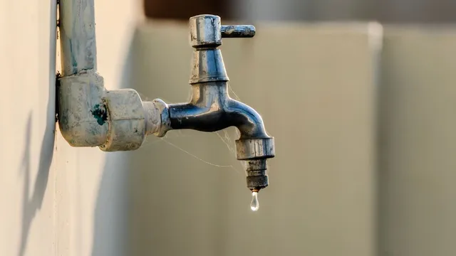 ghaziabad-water-crisis-deepens-amid-severe-heatwave-residents-face-irregular-supply-across-key-areas