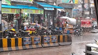 Heavy Rains, Strong Winds Lash Delhi, Noida, Gurugram; Mercury Drop Brings Relief From Scorching Heat