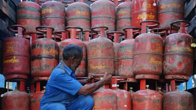 lpg-price-hike-domestic-cylinder-up-by-rs-29-second-increase-since-march-rates-in-delhi-mumbai-kolkata-chennai