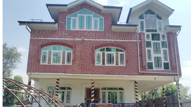 srinagar-police-launch-big-crackdown-on-drug-trafficking-seize-properties-worth-rs-4-cr-of-peddlers