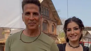 her-professionalism-has-not-changed-akshay-kumar-recalls-raveena-tandon-changing-in-generator-van-for-a-shot