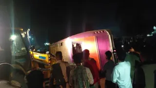 bihar-katihar-several-dead-many-injured-as-bus-travelling-from-nawada-to-bengal-overturns-on-nh31