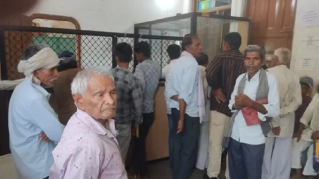 mp-situation-akin-to-unannounced-demonetisation-say-farmers-after-raisen-cooperative-bank-faces-cash-crunch