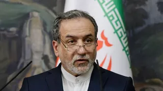 us-iran-peace-deal-araghchi-hardliners-stage-massive-protest-in-tehran