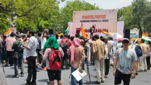 cjp-protest-in-delhi-dipke-arrives-at-jantar-mantar-supporters-bring-plates-spoons-watch