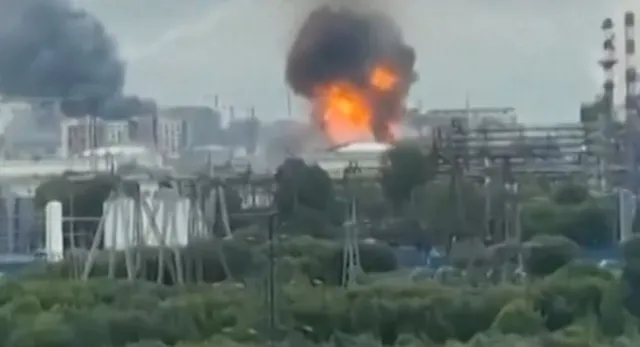 ukraine-strikes-tyumen-oil-refinery-2000-km-inside-russia-fuel-crisis-deepens-across-regions