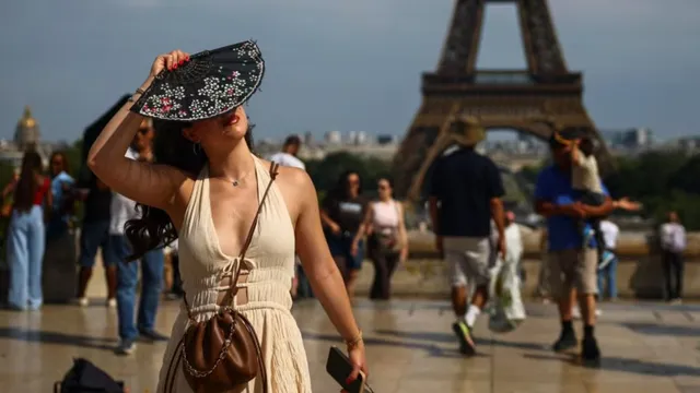 europe-omega-block-heatwave-18-dead-records-smashed-across-france-and-uk