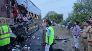 Yamuna Expressway Accident: Four Dead, 25 Injured After Speeding Bus Collides With Trailer In Mathura
